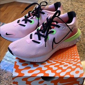 Women’s Nike running shoe - size 7 1/2